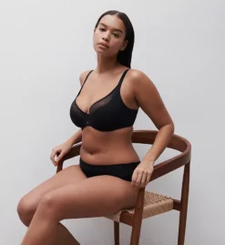 Chantelle Belle Lightweight Plunge Bra -Her Room US chantelle cha001 c10ind cs2